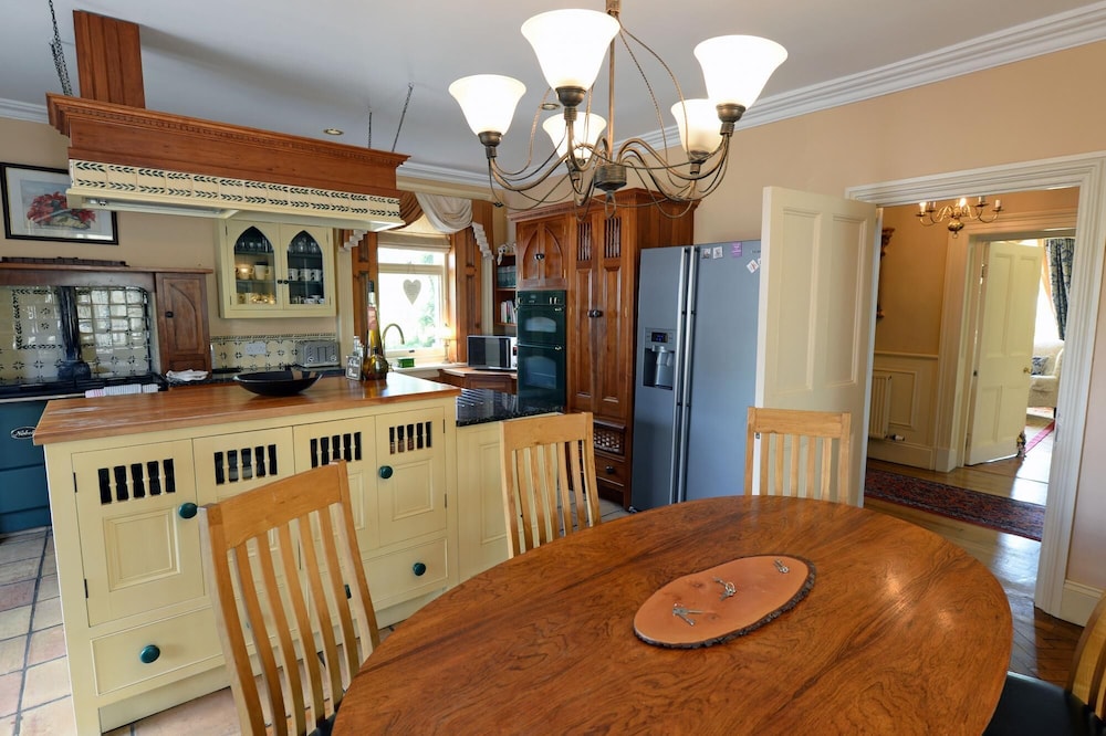 The Priory - Country Manor House Log Burner Sea Views Pet Friendly