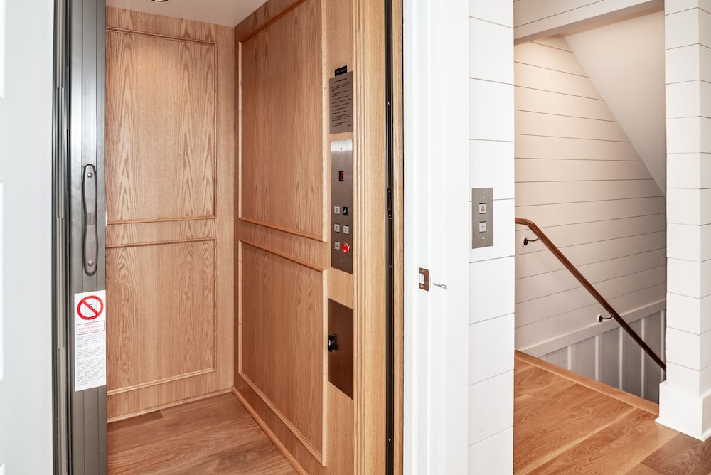 396 Myrtle Ave 6BR 6.5 BATH Pawleys Island New to rental program!  Oceanfront