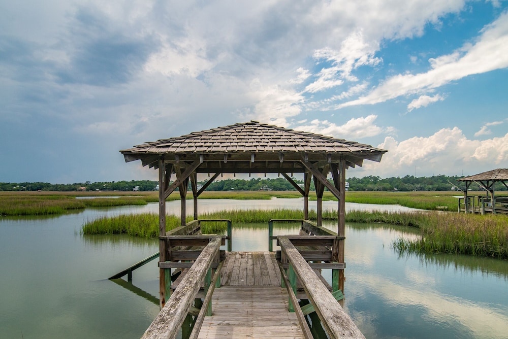 396 Myrtle Ave 6BR 6.5 BATH Pawleys Island New to rental program!  Oceanfront