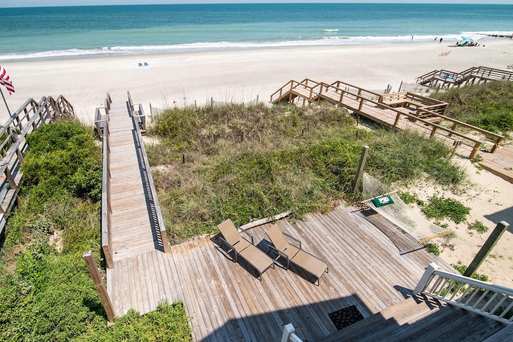 396 Myrtle Ave 6BR 6.5 BATH Pawleys Island New to rental program!  Oceanfront