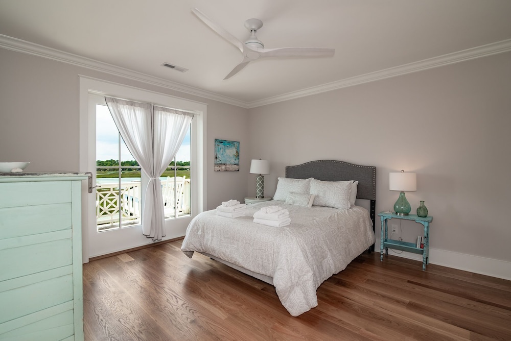 396 Myrtle Ave 6BR 6.5 BATH Pawleys Island New to rental program!  Oceanfront