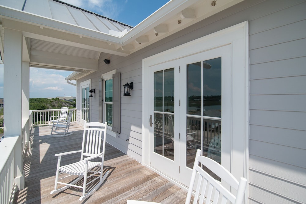 396 Myrtle Ave 6BR 6.5 BATH Pawleys Island New to rental program!  Oceanfront
