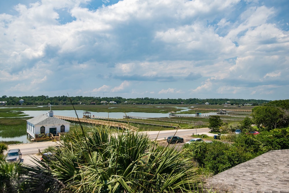 396 Myrtle Ave 6BR 6.5 BATH Pawleys Island New to rental program!  Oceanfront