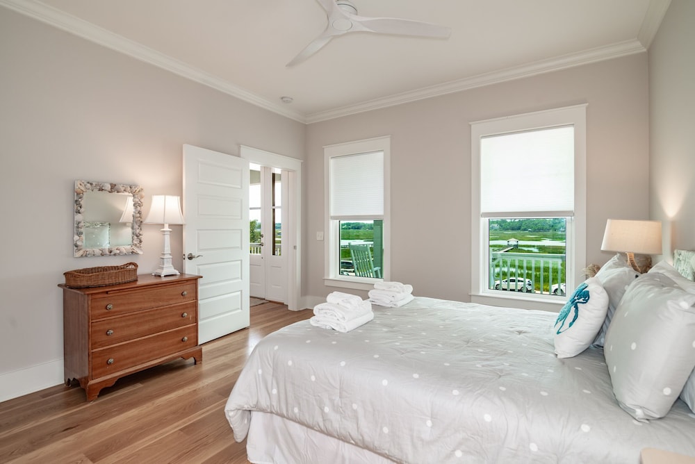 396 Myrtle Ave 6BR 6.5 BATH Pawleys Island New to rental program!  Oceanfront