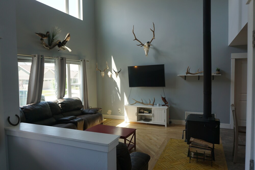 Bozeman Basecamp Full House Backyard Hot Tub Deals & Reviews