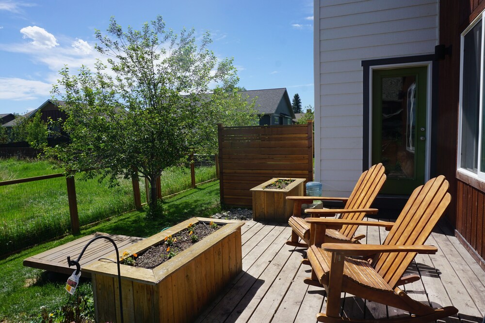 Bozeman Basecamp Full House Backyard Hot Tub Deals & Reviews