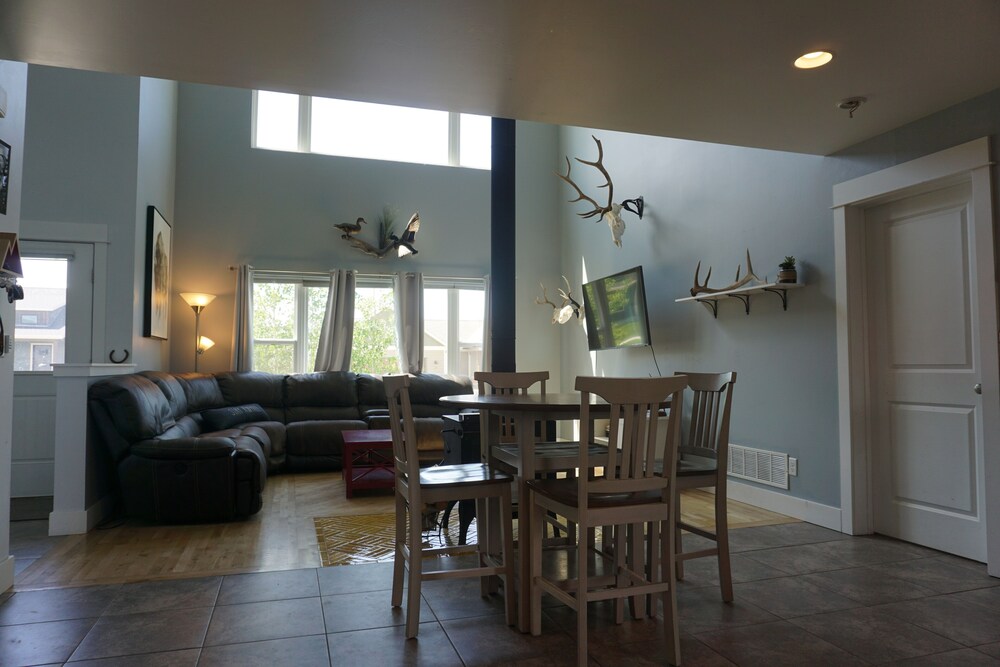 Bozeman Basecamp Full House Backyard Hot Tub Deals & Reviews