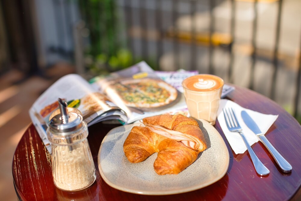 Modern East Melbourne Deals & Reviews (Melbourne, AUS