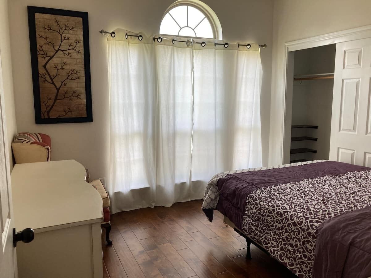Beautiful Wooded Home right by Houston/IAH Airport in Conroe, United States