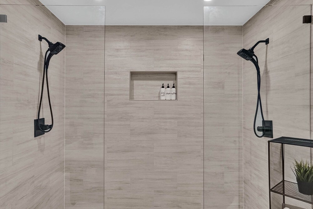 3 minute walk to Hard Rock Stadium! 4/2 Upgraded Home