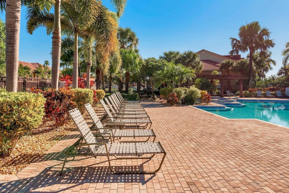 Kasa Delray Beach🏖Resort Pool, Gym + In Unit W/D, Free Parking🏖High Point