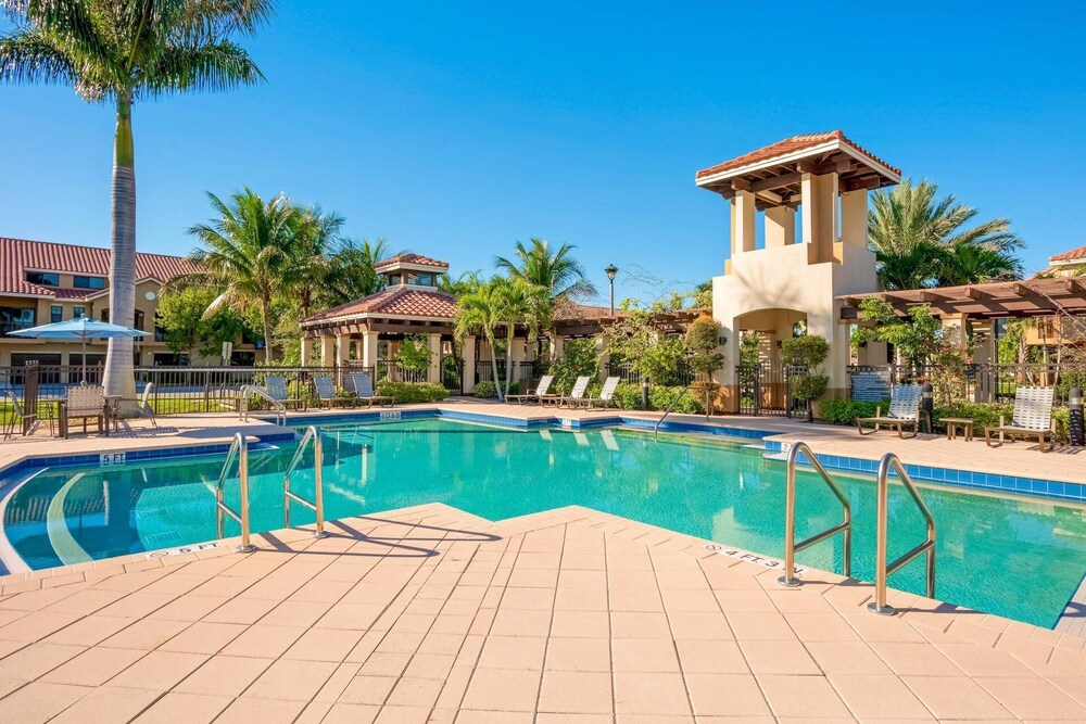 Kasa Delray Beach🏖Resort Pool, Gym + In Unit W/D, Free Parking🏖High Point