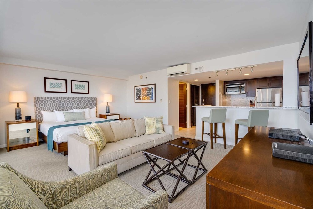 Ilikai 2422 Deluxe Ocean/Lagoon View Condo, New Remodel High Floor Kg Bed, Sofa Bed Deals