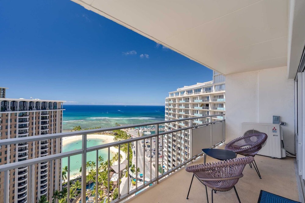 Ilikai 2422 Deluxe Ocean/Lagoon View Condo, New Remodel High Floor Kg Bed, Sofa Bed Deals