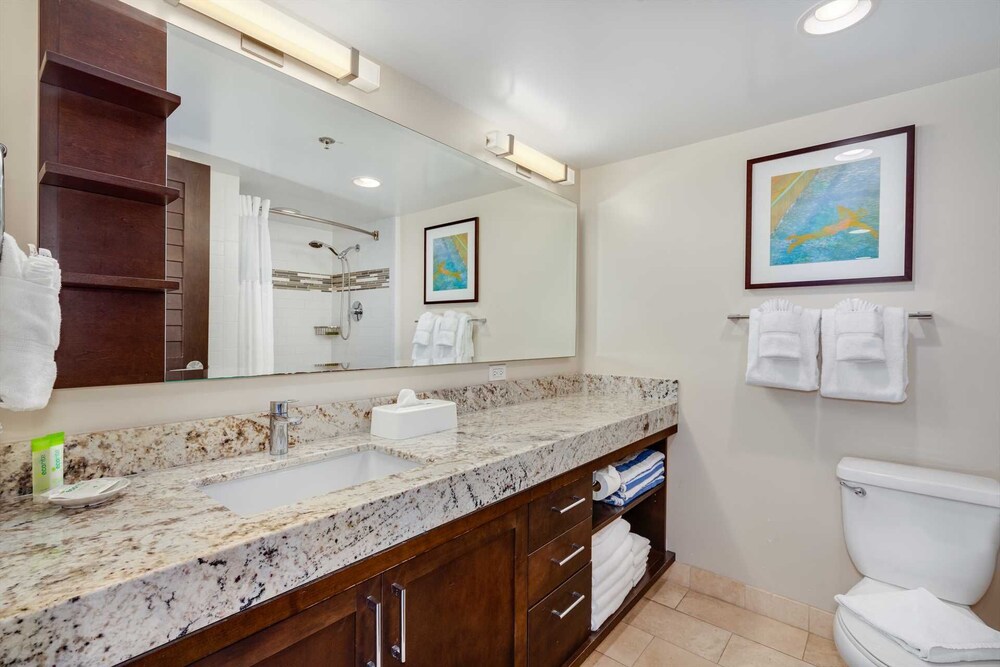 Ilikai 2422 Deluxe Ocean/Lagoon View Condo, New Remodel High Floor Kg Bed, Sofa Bed Deals