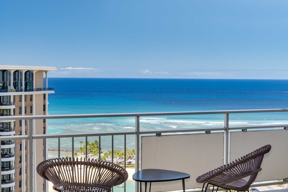 Ilikai 2422 Deluxe Ocean/Lagoon View Condo, New Remodel High Floor Kg Bed, Sofa Bed Deals