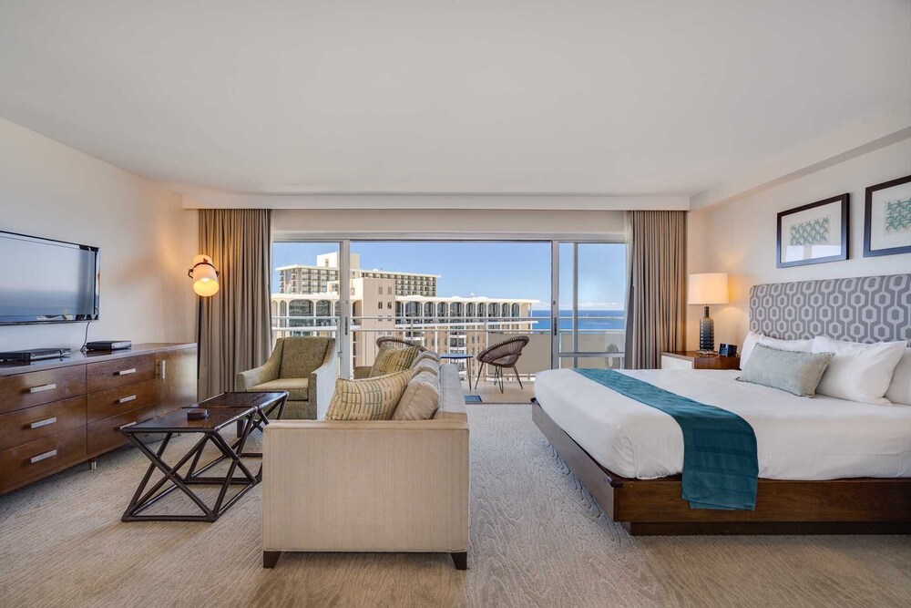 Ilikai 2422 Deluxe Ocean/Lagoon View Condo, New Remodel High Floor Kg Bed, Sofa Bed Deals
