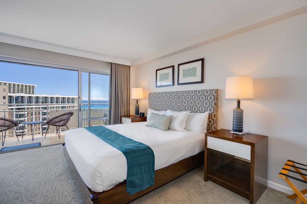 Ilikai 2422 Deluxe Ocean/Lagoon View Condo, New Remodel High Floor Kg Bed, Sofa Bed Deals