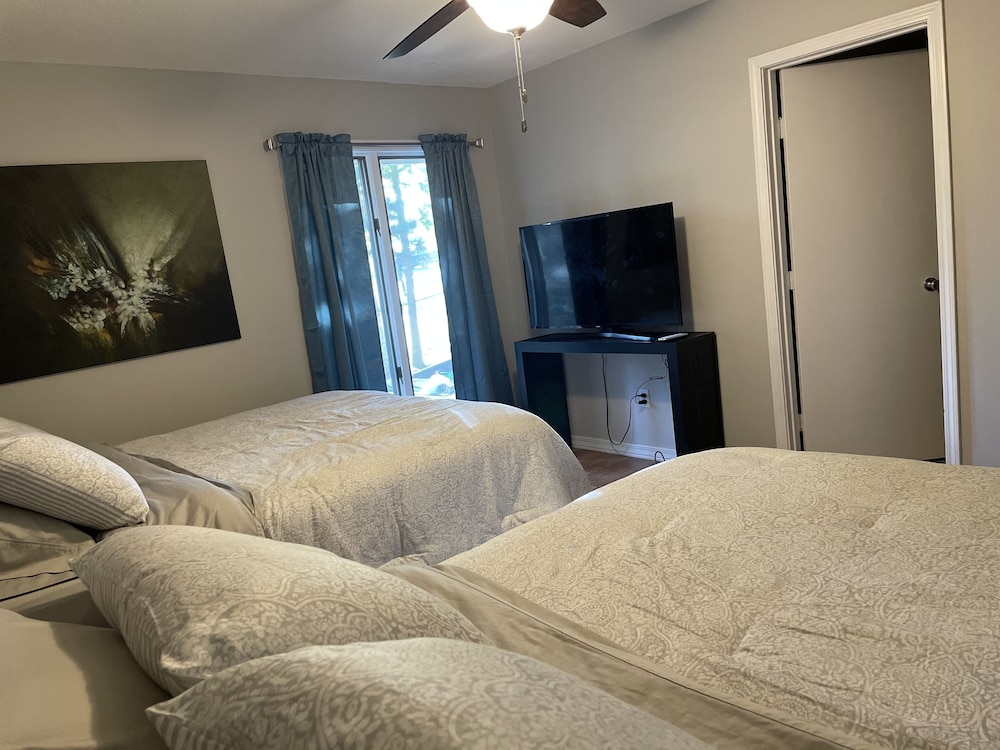 The Blue Lagoon on the 18th hole! Walk to pool, food, and golf! Fairfield Bay Vrbo