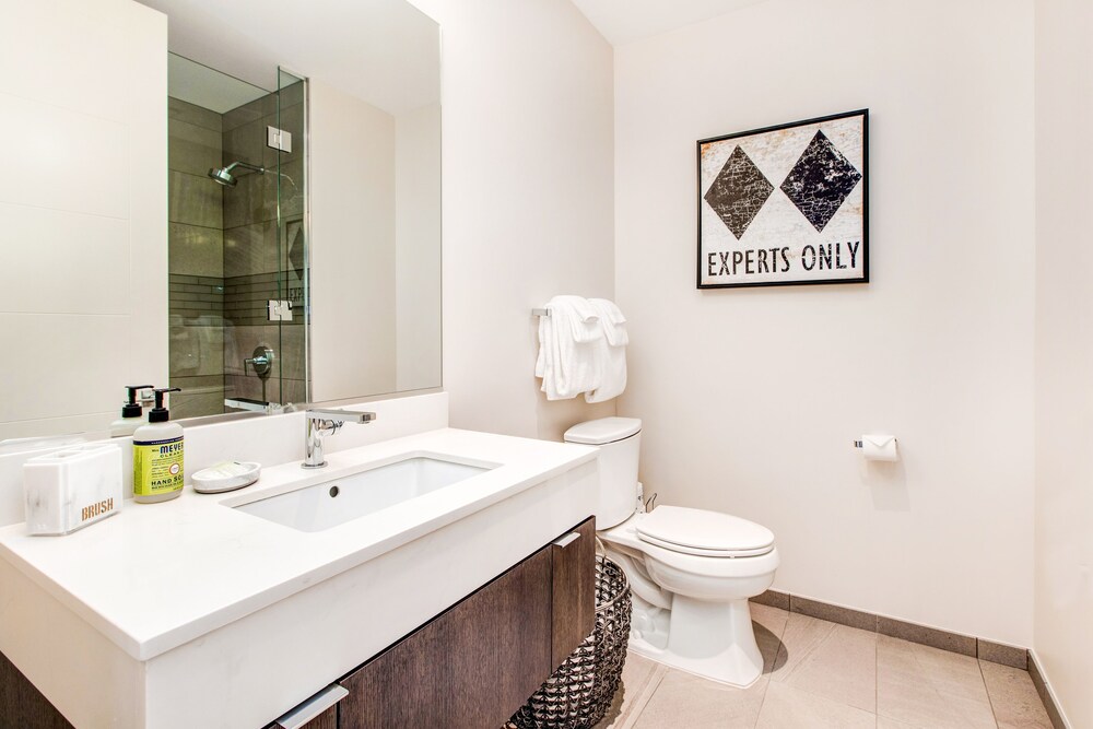 Ski-In/Ski-Out Studio w/ Fast WiFi, Shared Pool, Hot Tub, Steam Room, & Views
