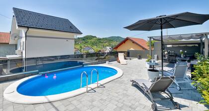 Stunning Home in Cresnjevec With 2 Bedrooms, Wifi and Outdoor Swimming Pool