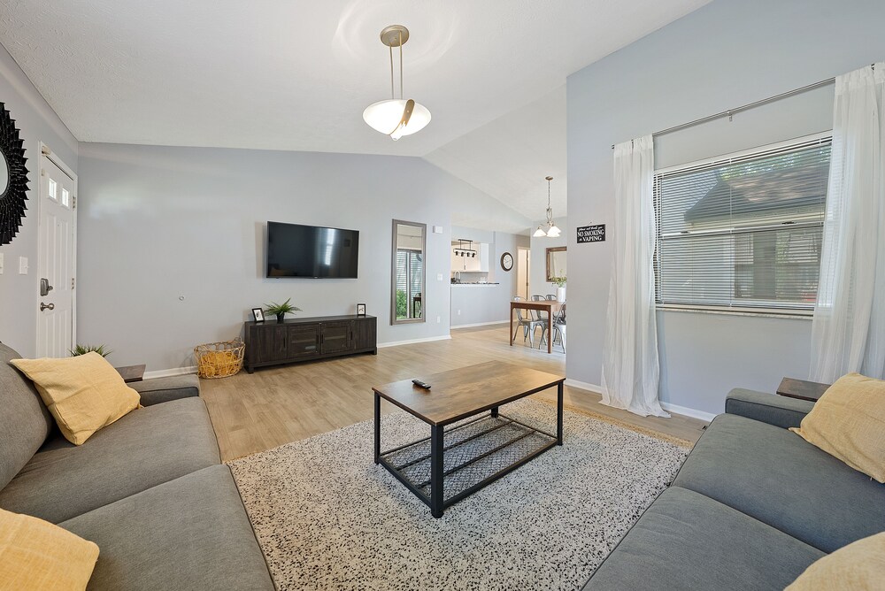 Adorable 3 bed, 1.5 bath Ranch Home with fenced yard Deals & Reviews