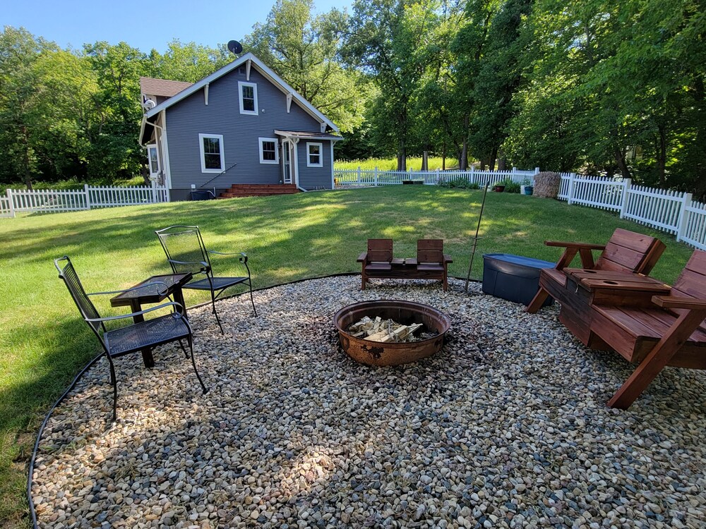 Charming Fort Ransom Getaway AU199 Deals & Reviews (Fort Ransom, USA