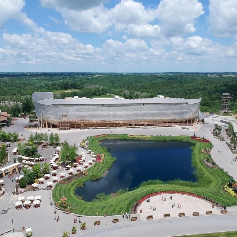 Comfortably sleeps 7, 3 bedroom 2 FULL bath newly updated home, with lower level