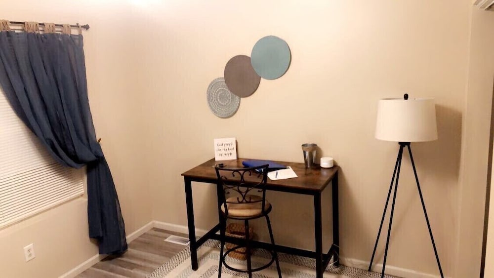 Comfortably sleeps 7, 3 bedroom 2 FULL bath newly updated home, with lower level