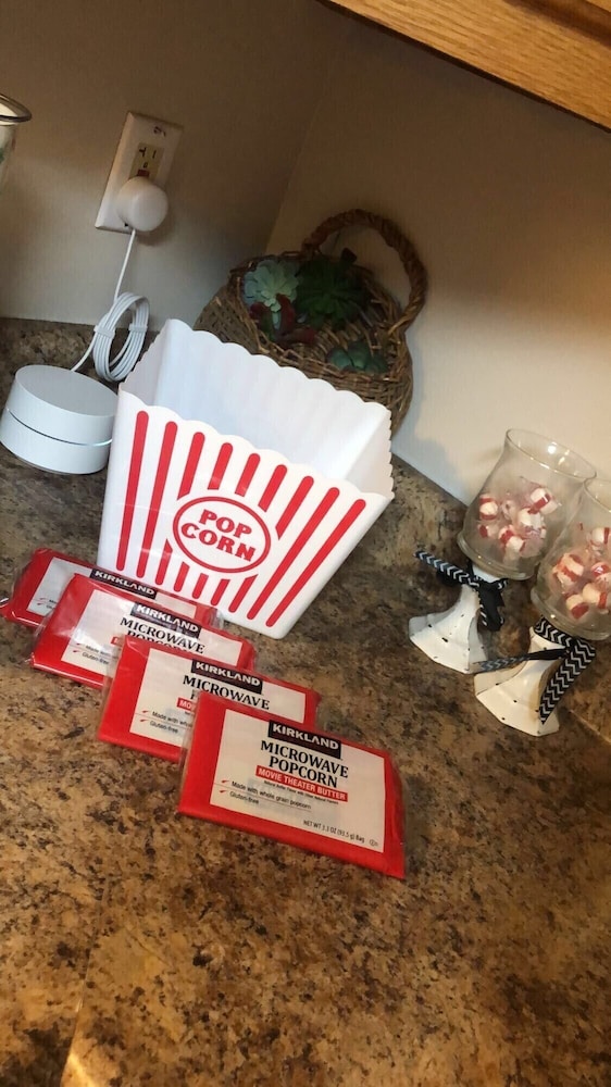 Comfortably sleeps 7, 3 bedroom 2 FULL bath newly updated home, with lower level