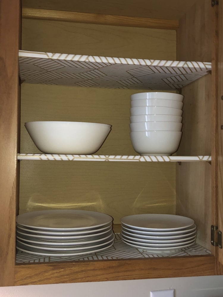 Comfortably sleeps 7, 3 bedroom 2 FULL bath newly updated home, with lower level