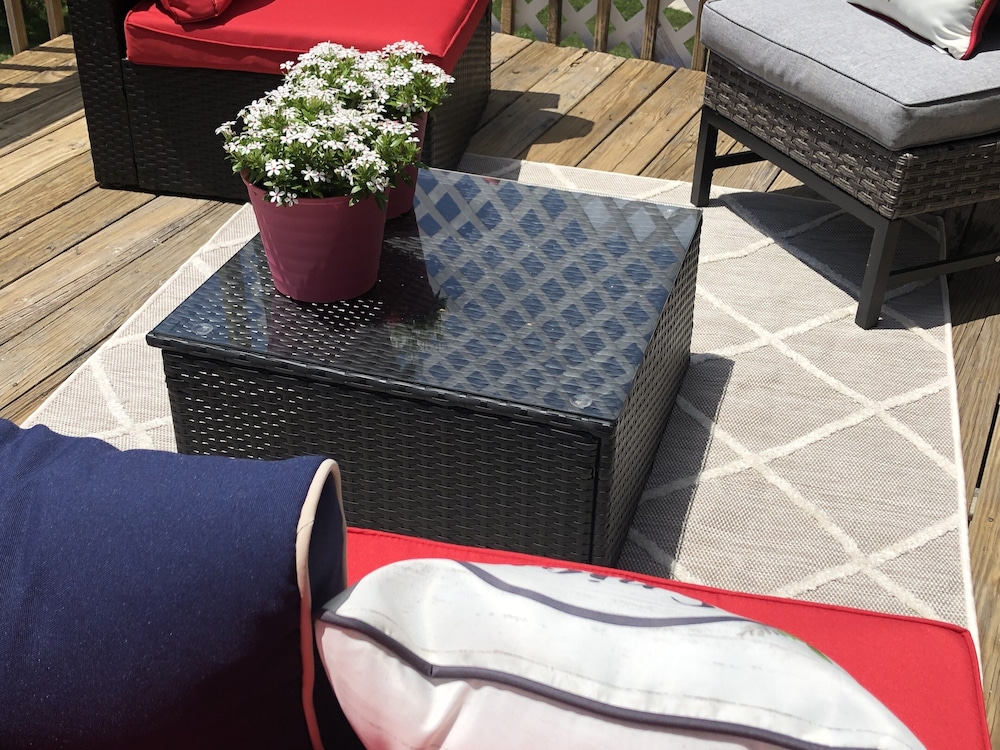 Comfortably sleeps 7, 3 bedroom 2 FULL bath newly updated home, with lower level