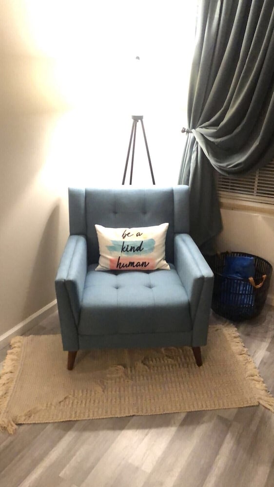 Comfortably sleeps 7, 3 bedroom 2 FULL bath newly updated home, with lower level