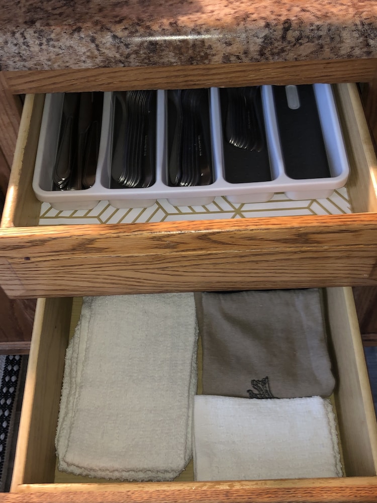 Comfortably sleeps 7, 3 bedroom 2 FULL bath newly updated home, with lower level