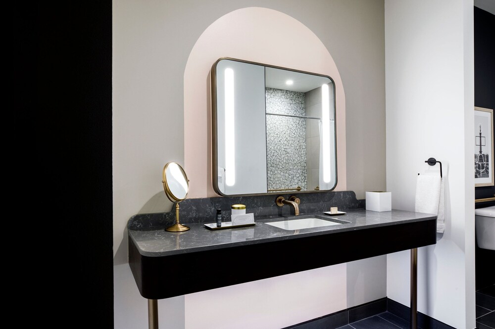 Hotel Indy, Indianapolis, a Tribute Portfolio Hotel in Indianapolis Best Rates & Deals on Orbitz