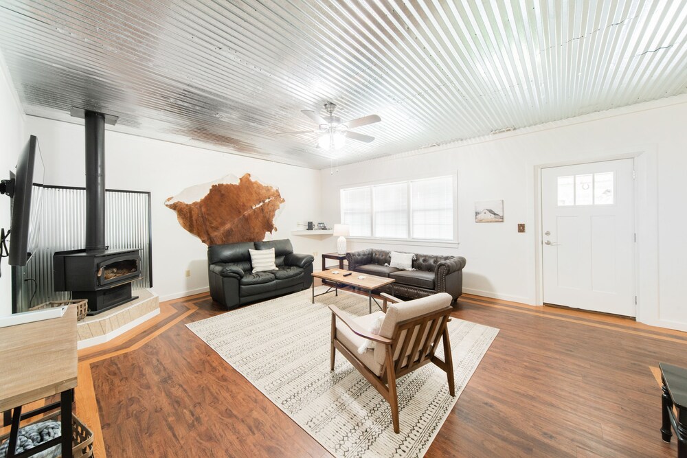 The perfect Lake Eufaula Cove location w/ golf to the