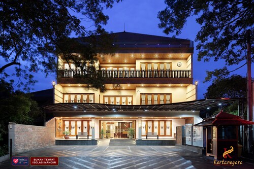 Kertanegara Premium Guest House In Malang Expedia