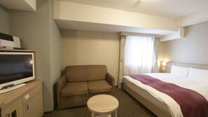 Down comforters, desk, blackout drapes, free WiFi