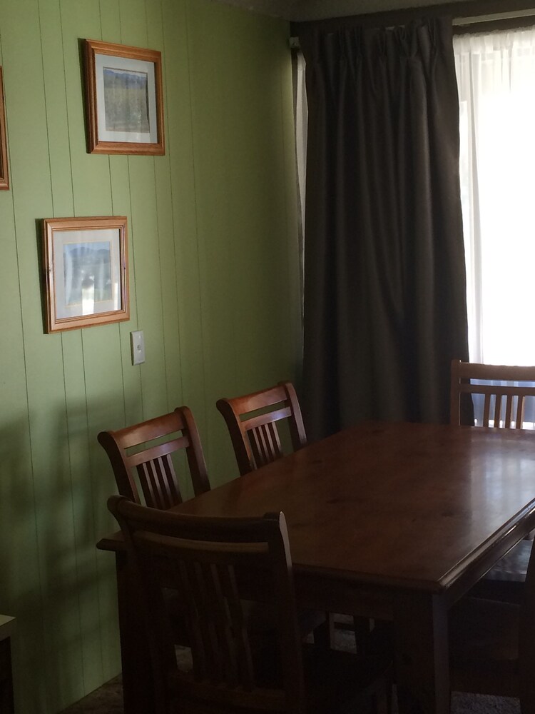 In-room dining, Tumut Valley Motel