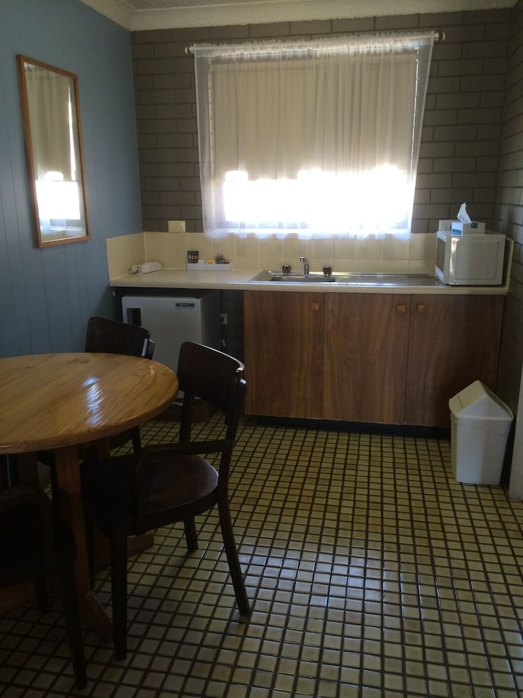 In-room dining, Tumut Valley Motel