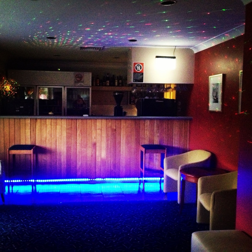 Bar (on property), Tumut Valley Motel