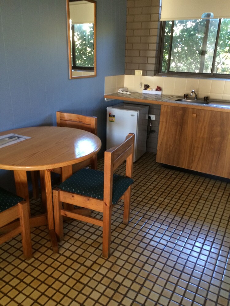 In-room dining, Tumut Valley Motel