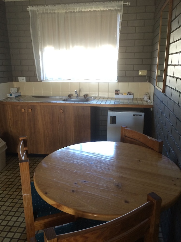 In-room dining, Tumut Valley Motel