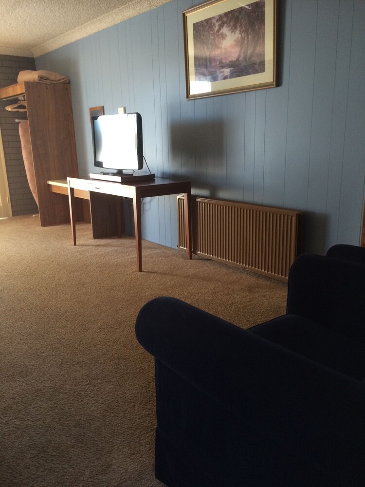 Living area, Tumut Valley Motel