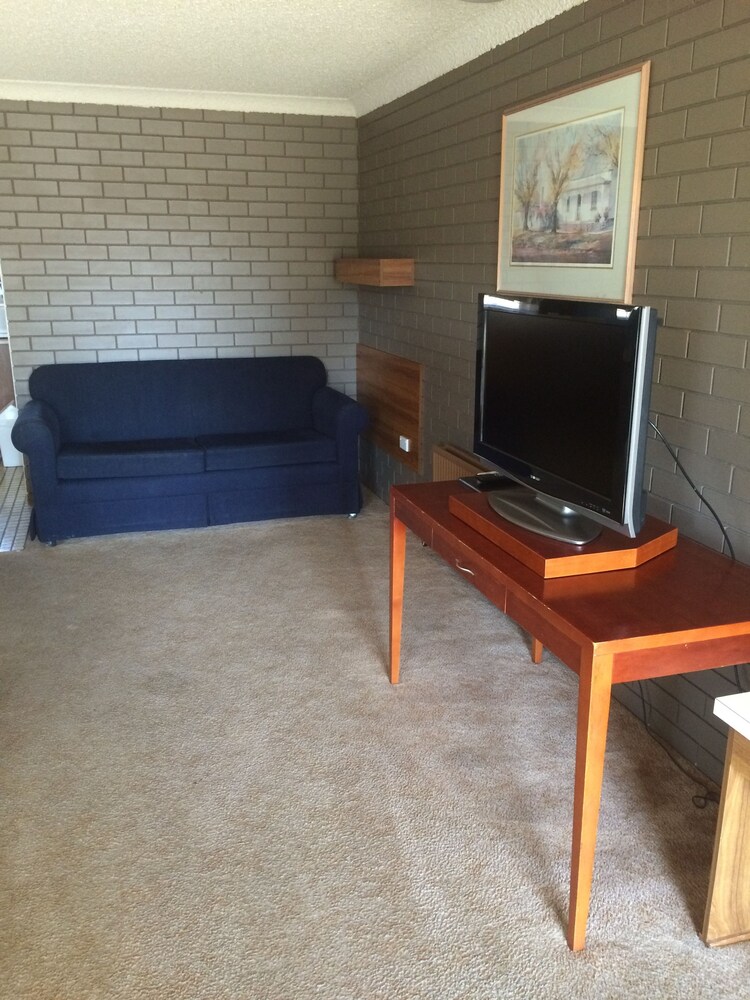 Living area, Tumut Valley Motel