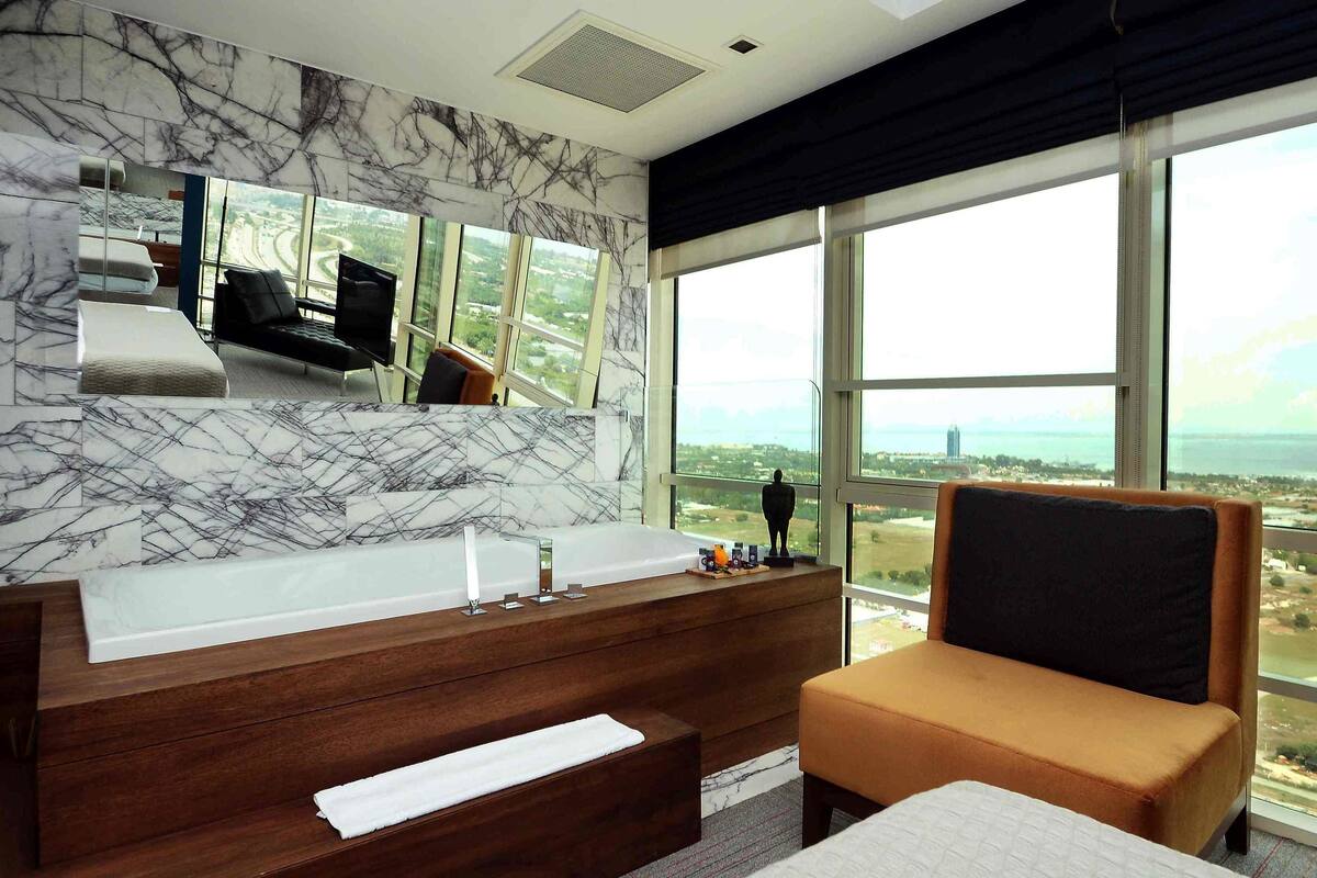 Ramada Encore By Wyndham Izmir In Izmir Turkey Expedia