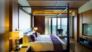 Egyptian cotton sheets, premium bedding, down duvet, free minibar