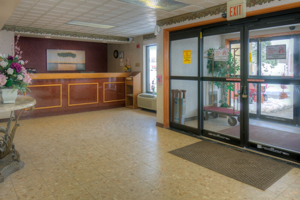 Hotel M Mount Pocono In Rates Reviews On Orbitz Exterior Featured Image Interior Entrance