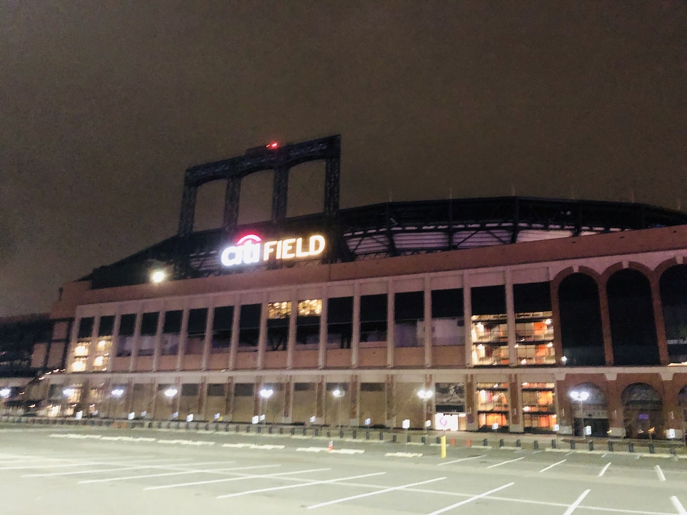 Super 8 by Wyndham Jamaica North Conduit