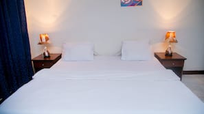 Pillowtop beds, in-room safe, desk, blackout drapes